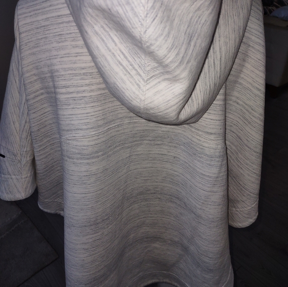 Nike tech fleece poncho type hoodie - Picture 6 of 8